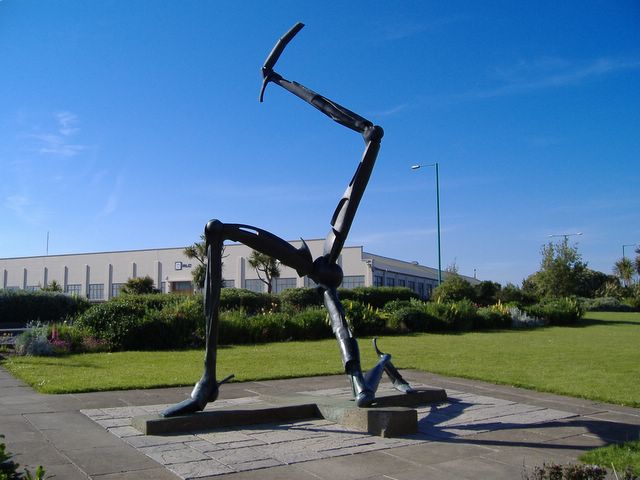 The_Three_Legs_of_Man,_Ronaldsway_Airport_-_geograph.org.uk_-_Kevin Rothwell